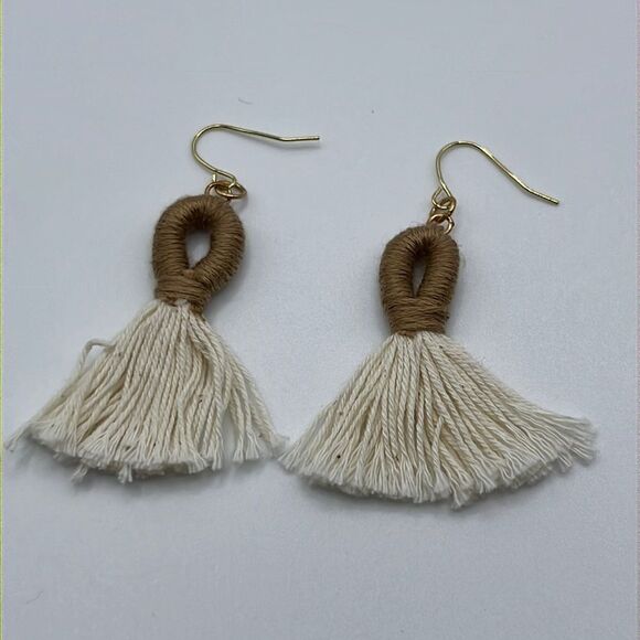 2.5” Gold Tone Large Cream Taupe Looped Tassel Bohemian Earrings - Picture 6 of 8